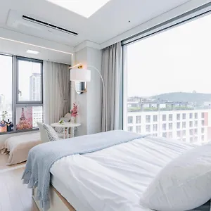 Centralviewsuite Residence, Myeong-dong Apartment